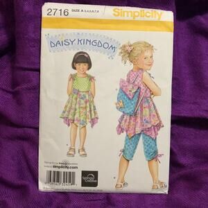 Simplicity 2716 Girls dress handkerchief hem pattern